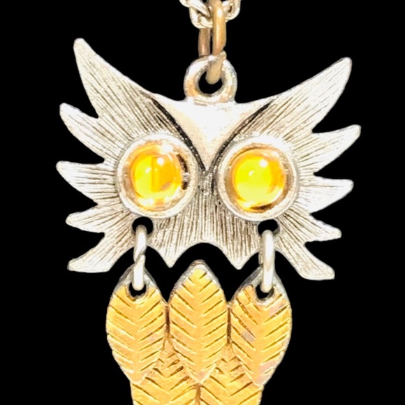 Vintage Moving Gold & Silver Tone Metal Owl Necklace - Picture 9 of 10